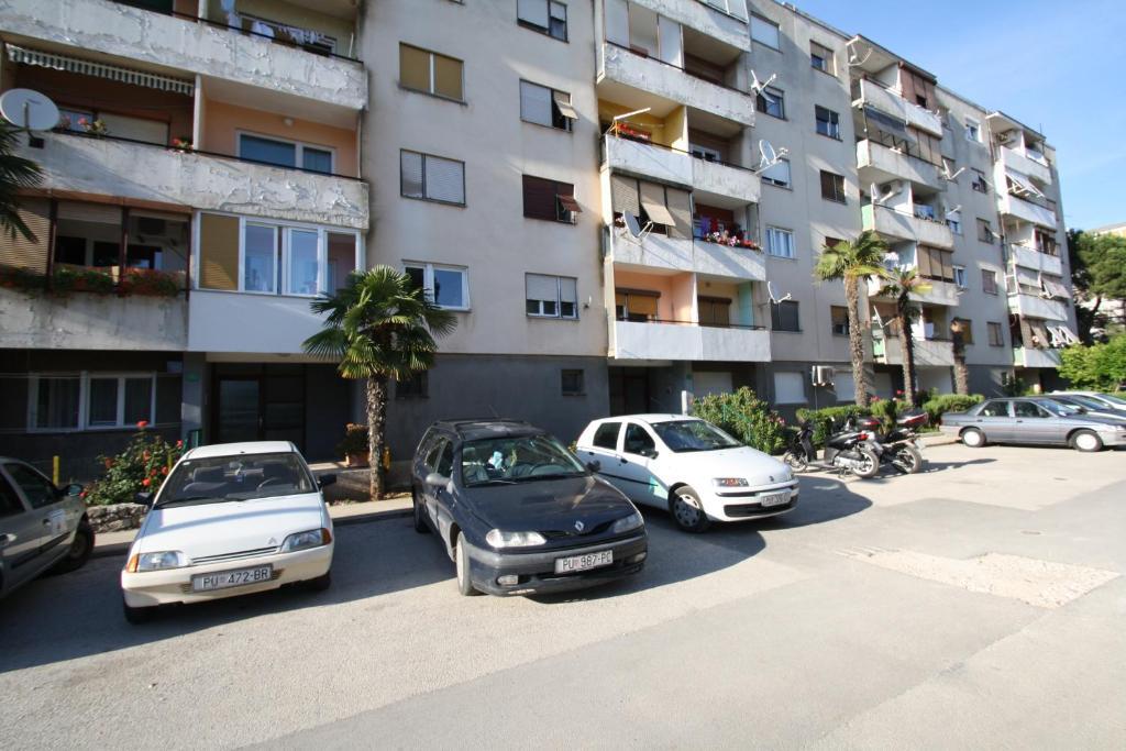 Apartments Tena With Private Parking Pula Ruang foto