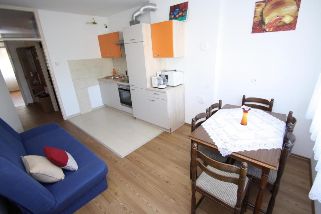 Apartments Tena With Private Parking Pula Ruang foto
