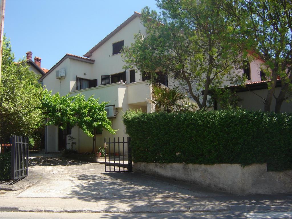 Apartments Tena With Private Parking Pula Bagian luar foto
